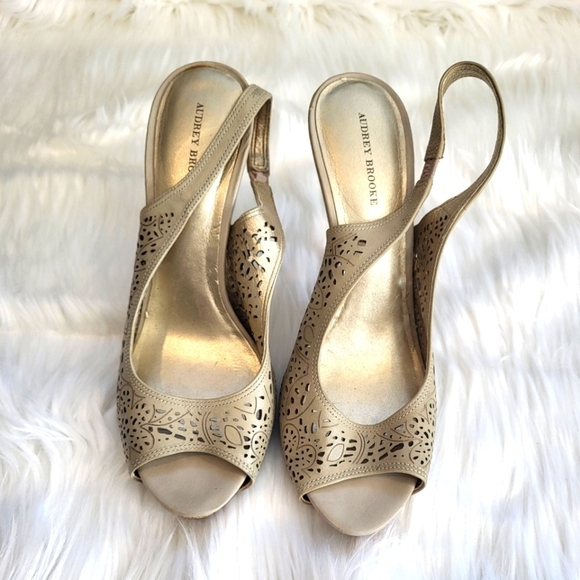 Audrey Brooks Laser Cut Sling back Heels - Picture 2 of 8